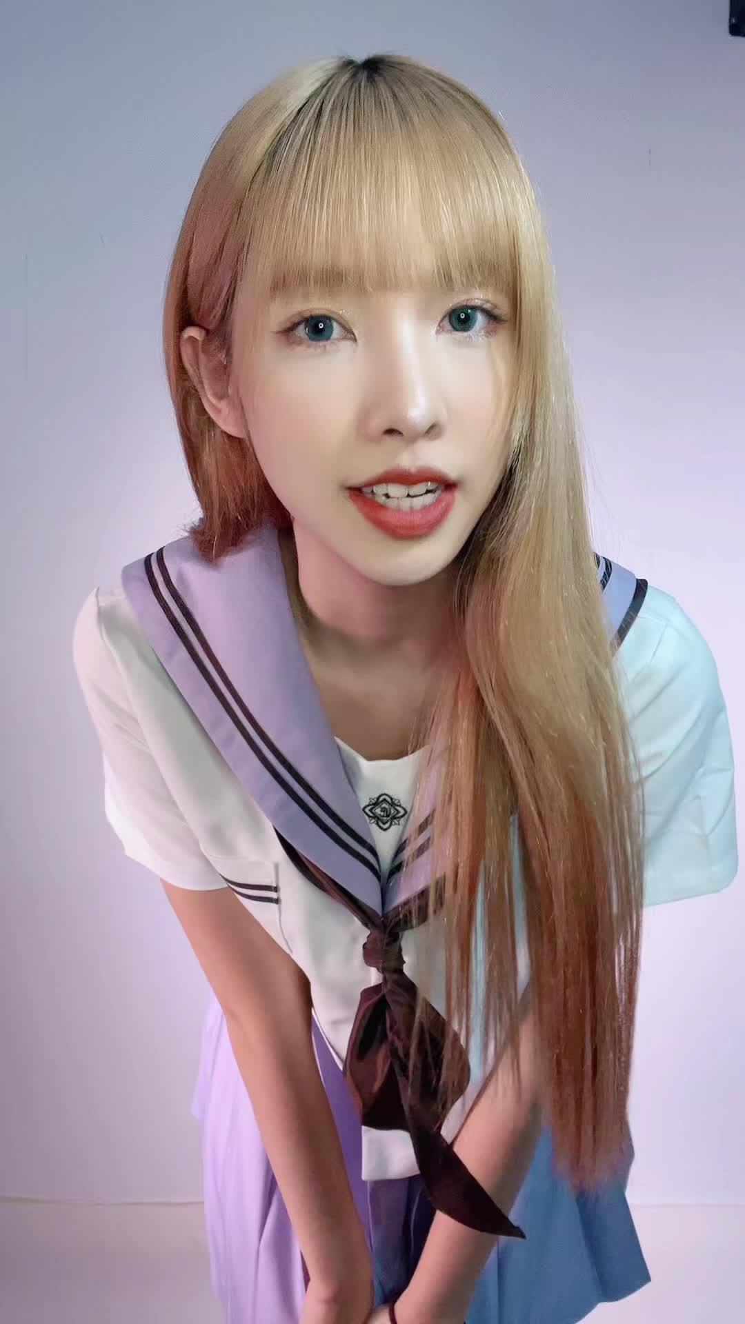 @《霓虹深淵：無限》官方帳號 ✨10月5日全面上市啦～✨ 趕快和我一樣使用濾鏡，變身特工！參加來個轟轟挑戰吧😎#霓虹深淵無限 #霓虹深淵 #來個轟轟 #多人連線 