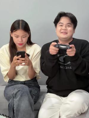 Có nhỏ bạn mê mua sắm kiểu