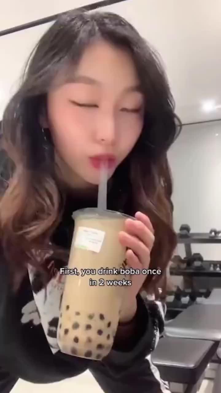 Instantly add fresh fruits and toppings to your drink