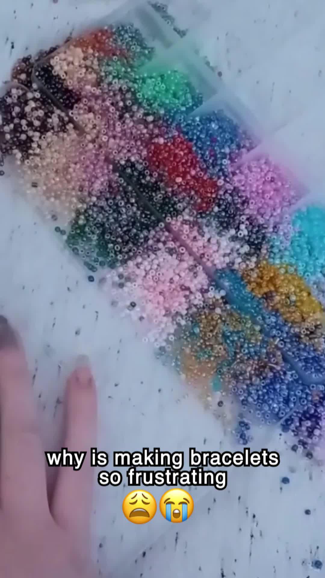 Create your virtual friendship bracelets and trade <3