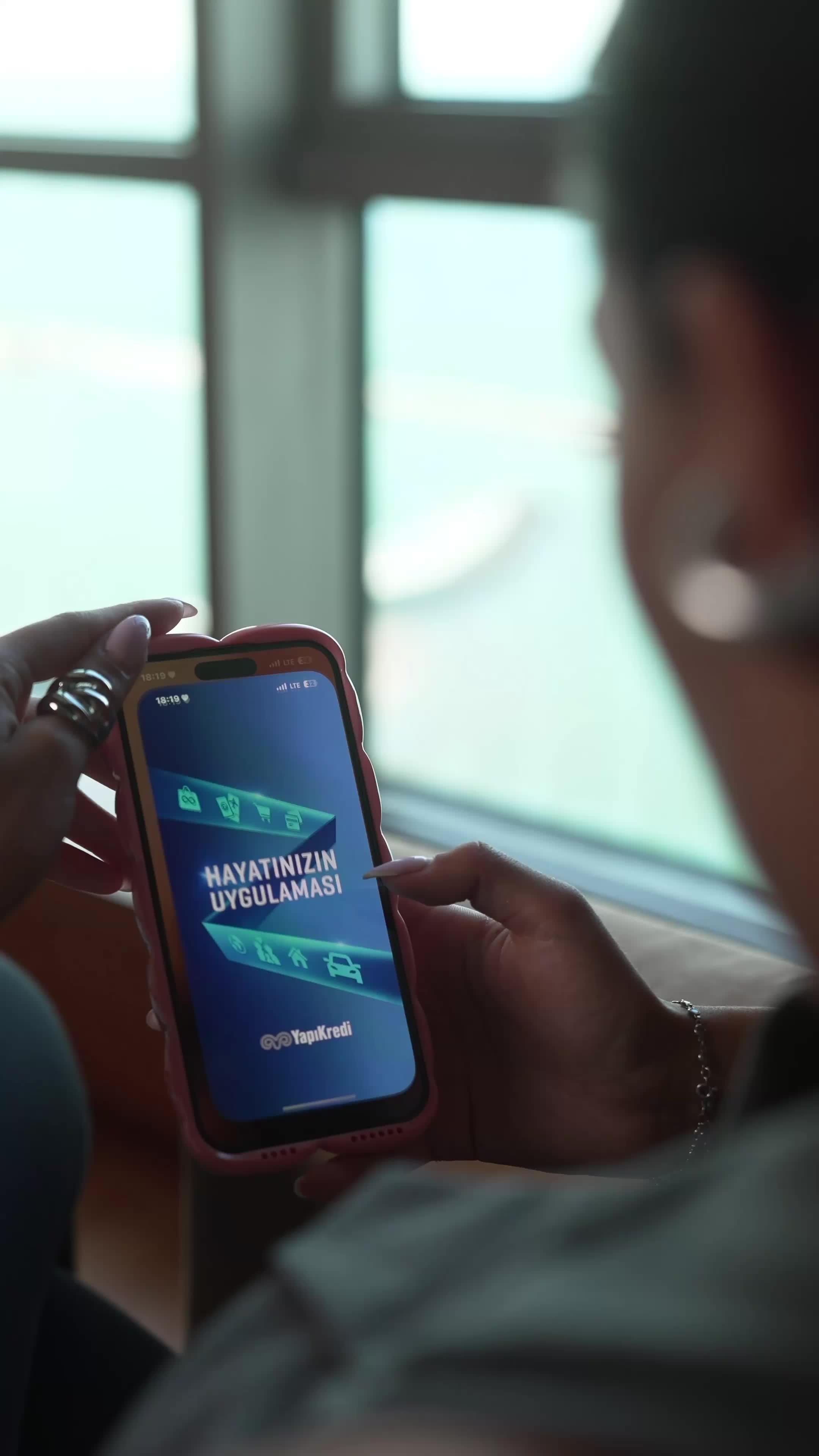 6 ay boyunca cep telefonu faturan Yapı Kredi’den! Hemen mobilden Yapı Kredili ol!