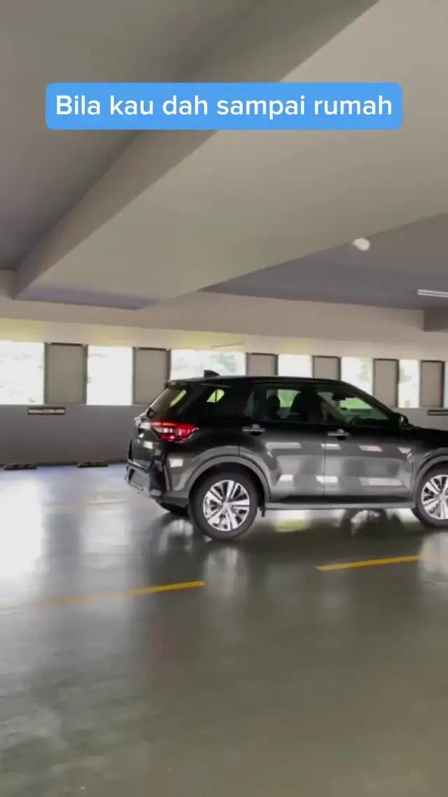 Lepak dalam kereta, layan lagu, scroll timeline. Siapa lagi yang macam kami before masuk rumah? 🙋‍♀️ #socar #malaysia #fyp #socarmy #carrental #keretasewa