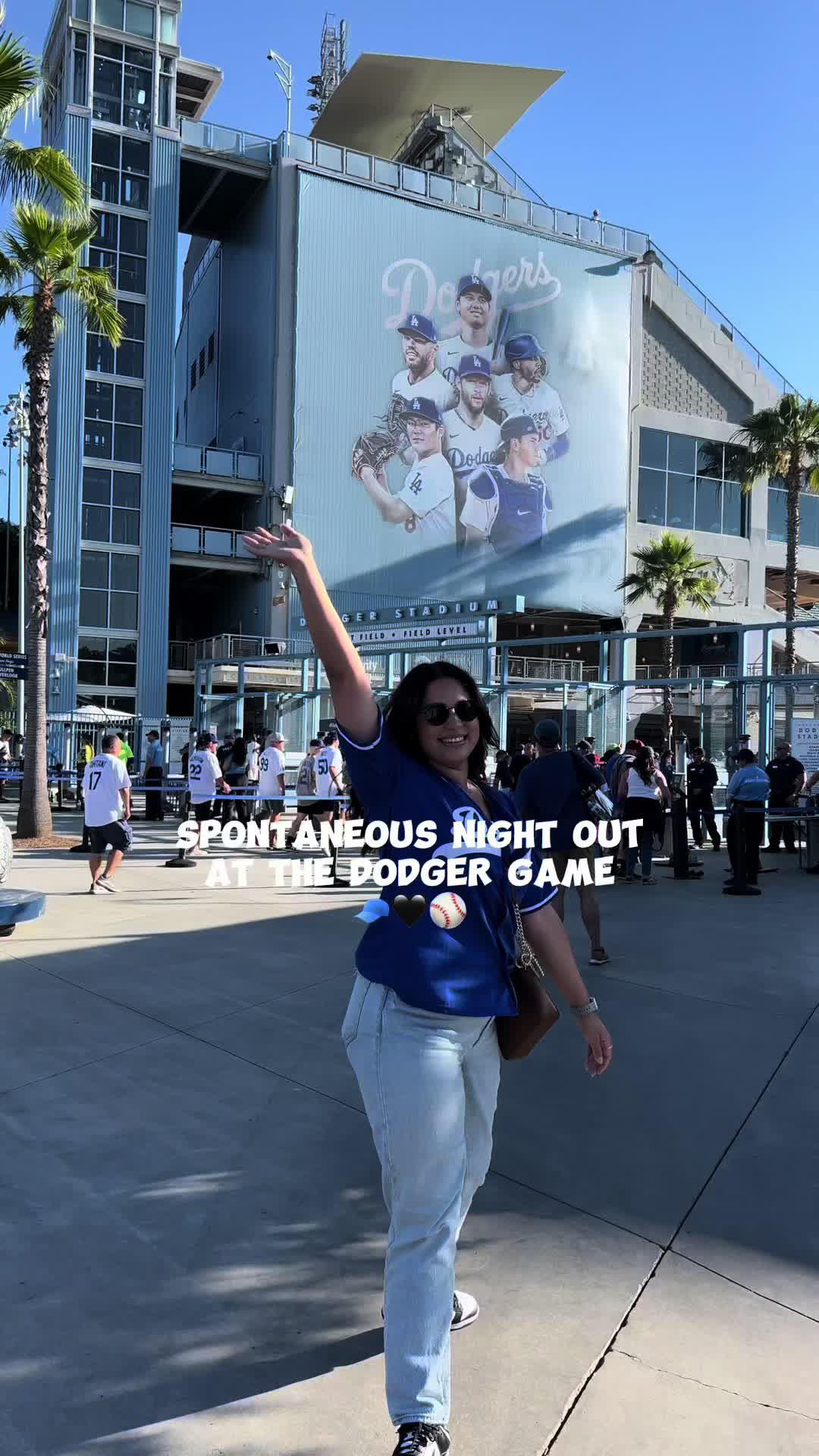 Spontaneous night out in LA 🧢🖤⚾️ @Gametime #gametimeapp  #dodgerstadium #dodgers #dodgersbaseball #losangeleslife #losangeles #losangelesdodgers #baseballszn #thingstodoinla