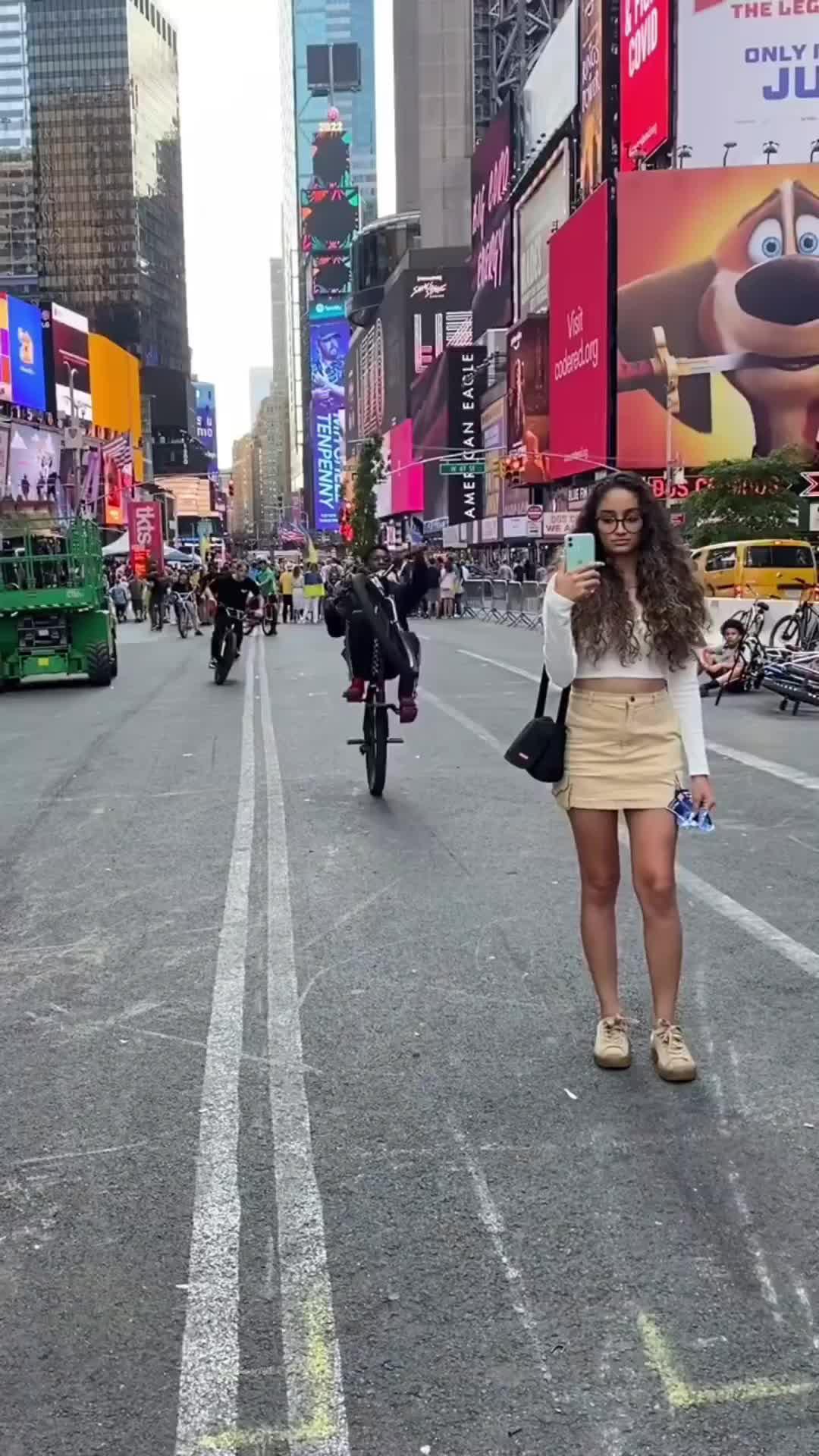 Connect & Share with Playsee