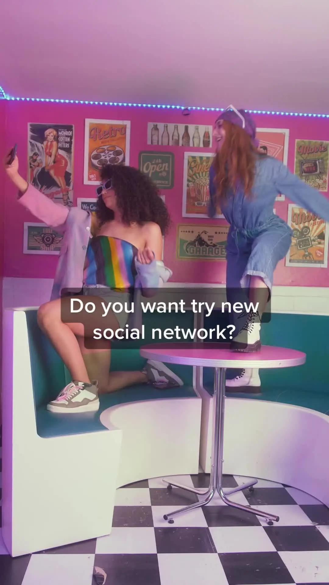 Make new friends for chilling 🍹😎