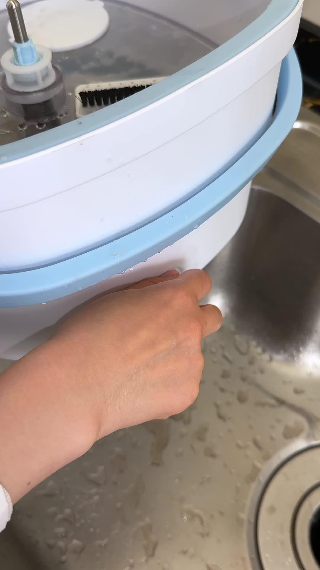 This mop changed my life 😂#totalgamechanger #temu #temumusthaves #springcleaning #wallwashing #cleaning #fyp #foryou #foryourpage