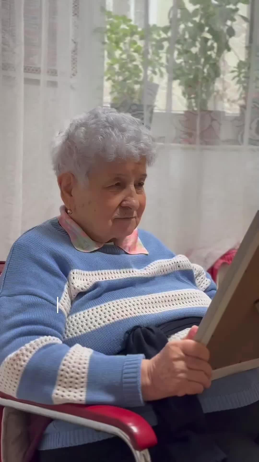 Surprize your loved ones with amazing AI photos. It's super easy with Wavesome.AI