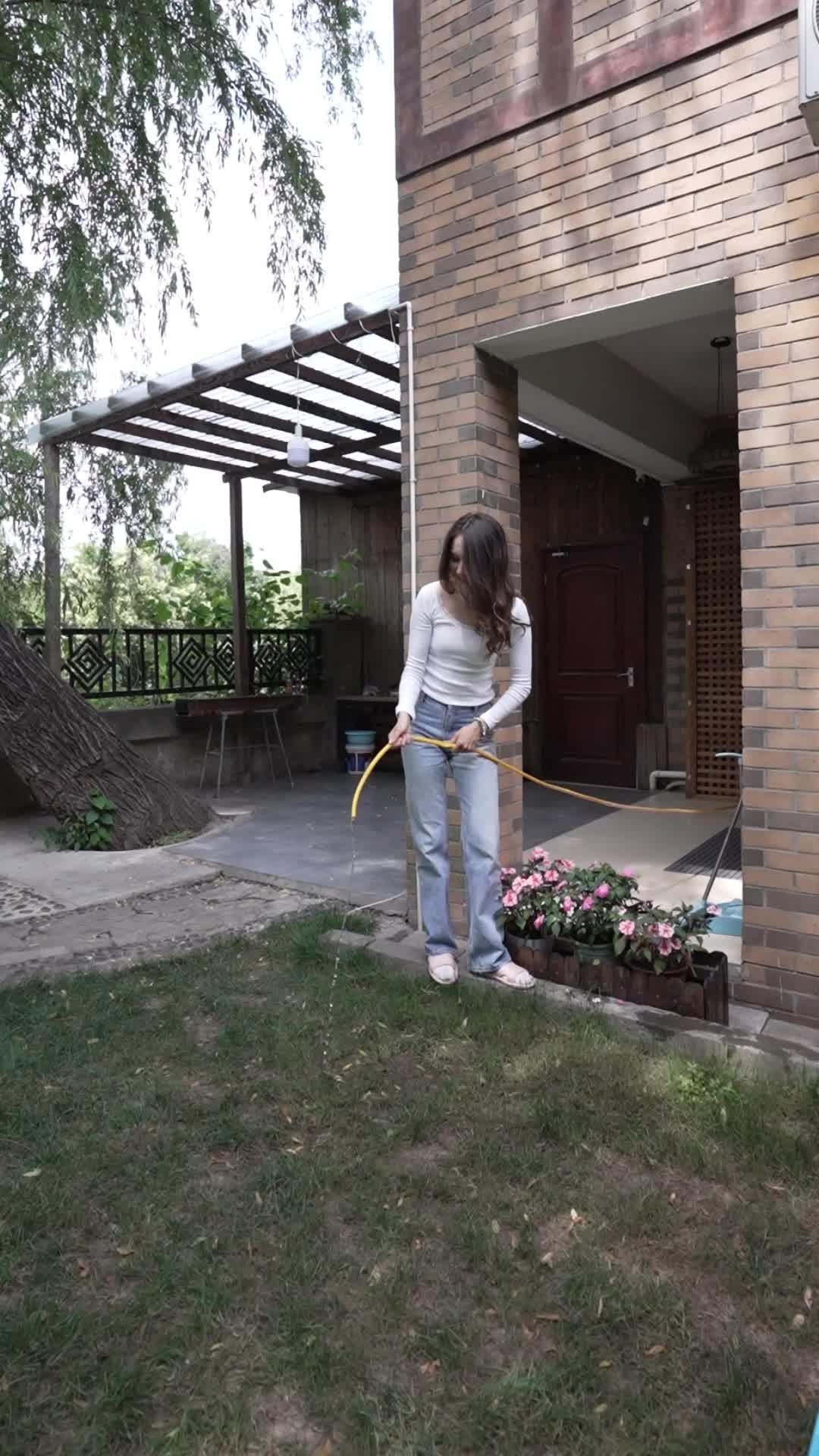 Navigate your night outs with our real-time safety maps—because safety’s the new cool!