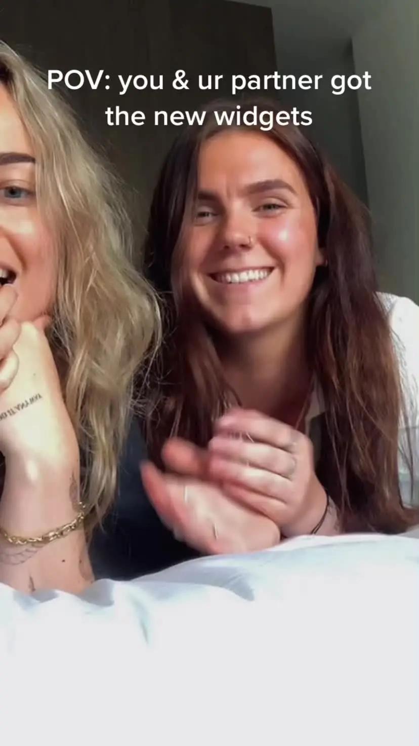 Tag your partner or bestie cause everyone needs this, they have many different options ITS SO CUTE #wlw #widget #lgtbq🏳️‍🌈 #wlwcouple 