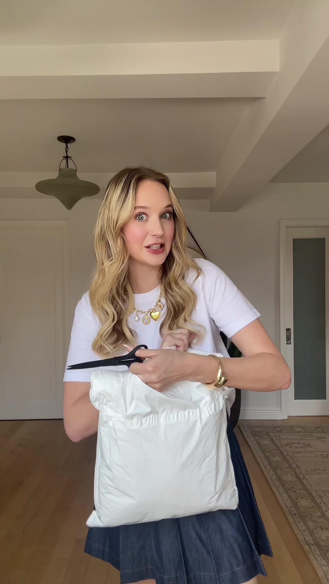 #greenscreenvideo how to find designer clothes, bags, shoes, and accessories at MAJOR discounts year-round - the tea is you can find it all on the @ShopThing app✨ #ad you can shop discounted designer events from around the world and they authenticate everything for you so you never have to worry💘 if you love finding designer for less, run to download the #ShopThing app + use code STEFFIE75 for $75 off your purchase of $300 or more #designerfinds #unboxing #fashiontok #shoppinghacks #luxuryhacks