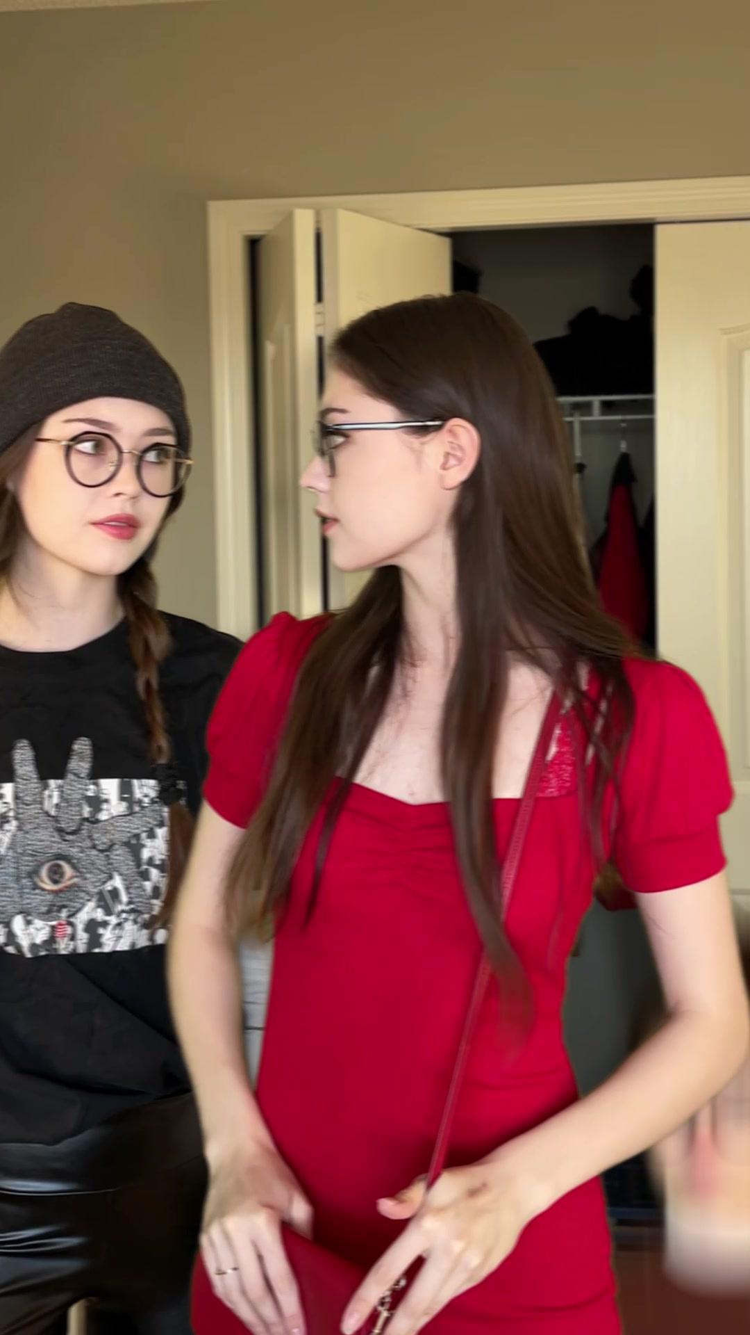  I love how my eyewear is cute enough to be an accessory itself and complete my outfits @zenni #zennithingbutordinary