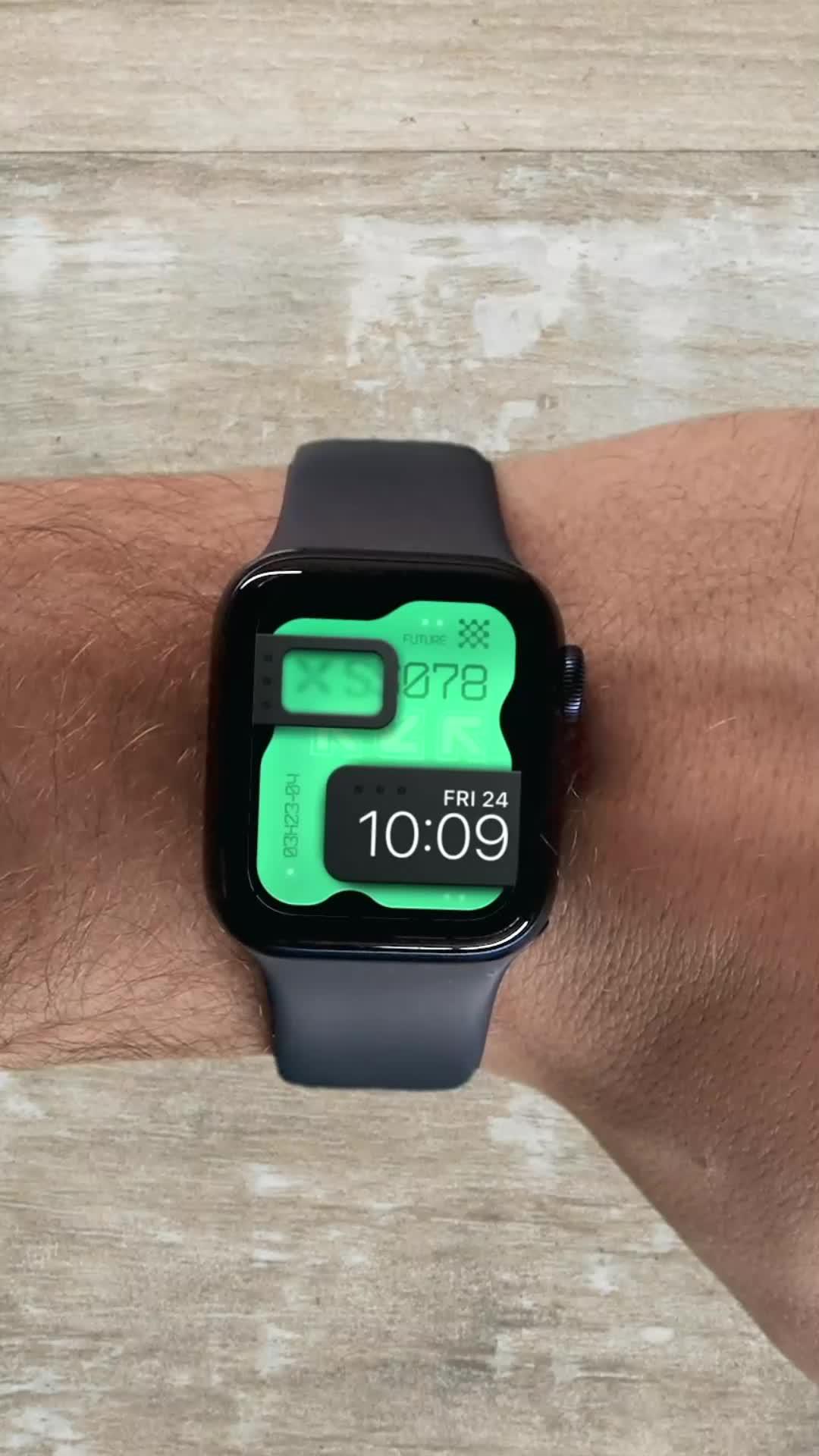 Customize Apple Watch Faces.