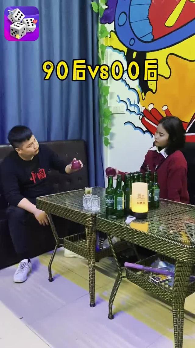 潮男潮女脱鲁必备
KTV必備骰子遊戲「三個六！開！」正宗經典玩法，讓你比心機、比技巧、當然還要比運氣‼