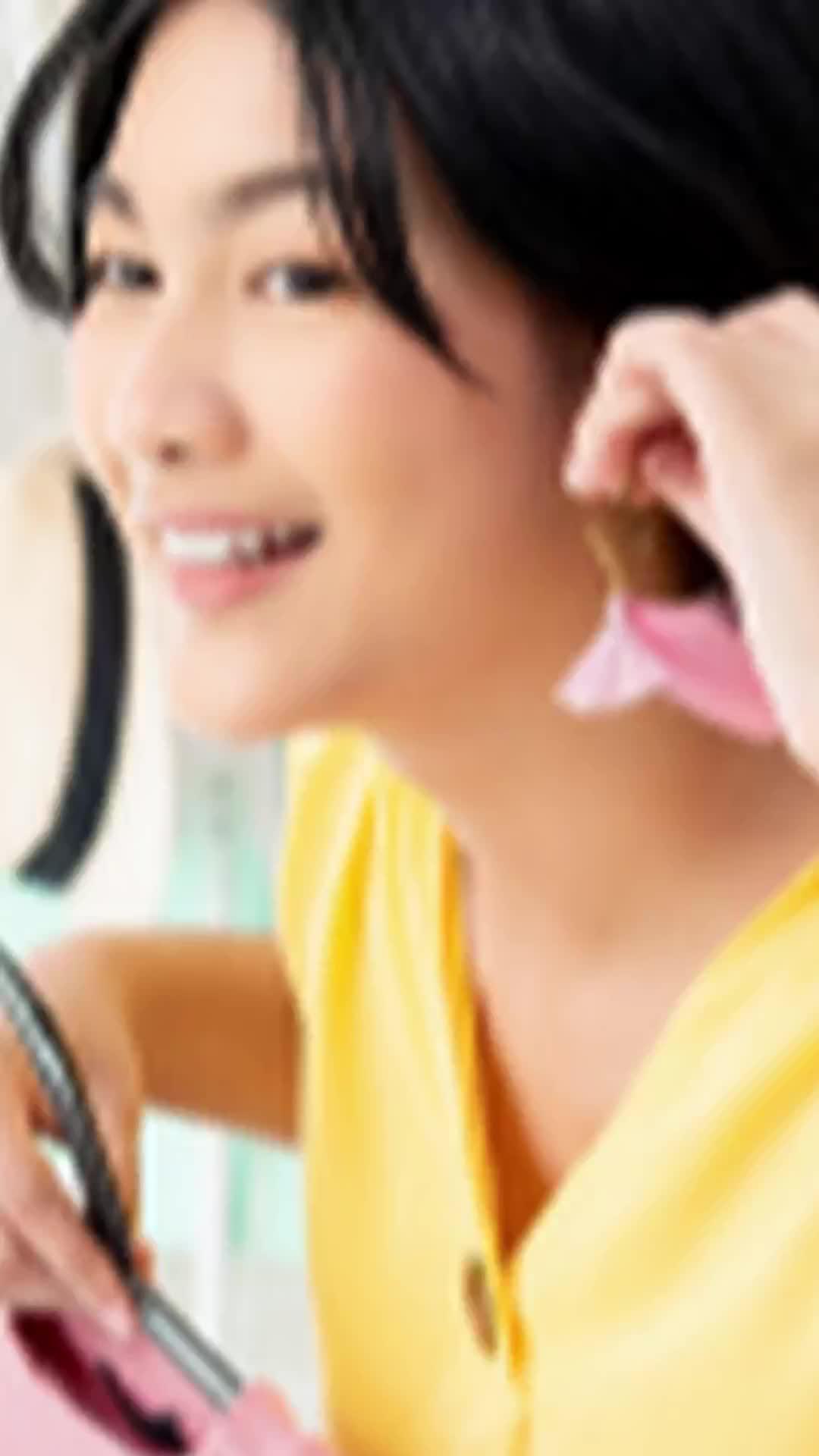 ＼売上30億円を突破！会員数40,000人！／日本唯一のオークション機能付きライブ配信(コマース)アプリ。