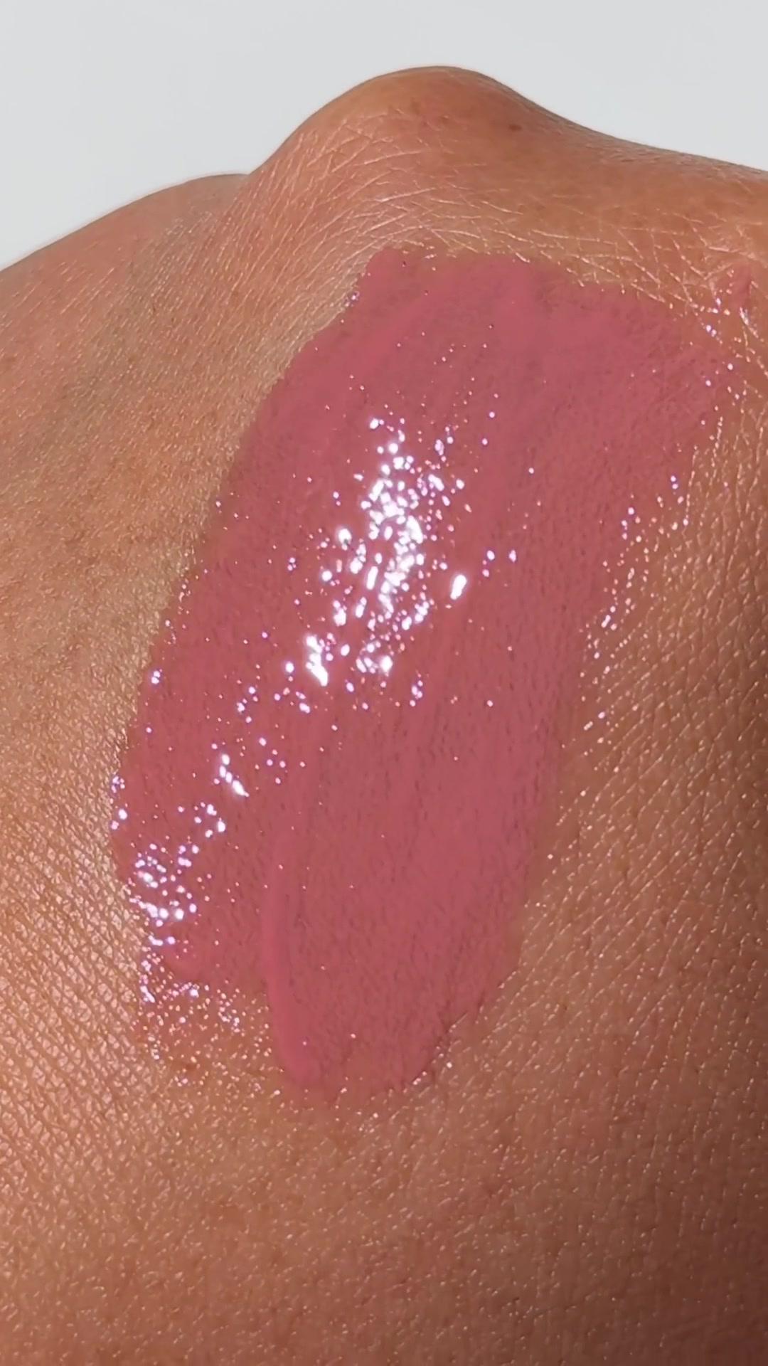 Perfection doesn’t excistttt….. 🤤 @makeupbymario #makeupswatches #makeup #lipstick #makeuphack #makeupbymario #fy #fyp #sephora