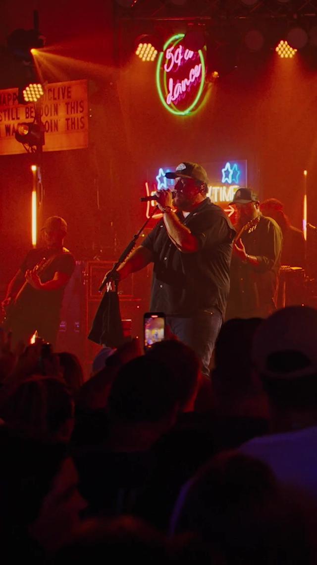 #LukeCombs takes it back to his roots. Watch his #AppleMusicLive performance now, only on Apple Music 🎸 #GrowinUp #CountryTok