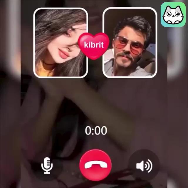 يوجد الأصدقاء الكثيرون للدردشة عليه