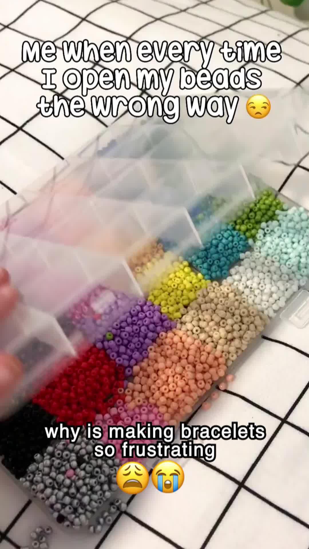 Create your virtual friendship bracelets and trade <3