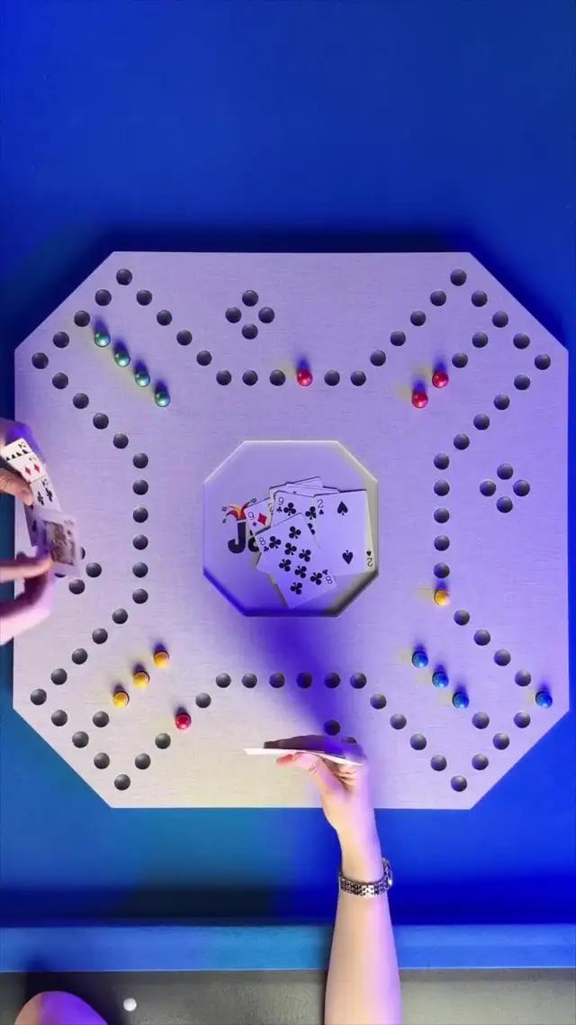 هل يوجد أحد للعب معا؟