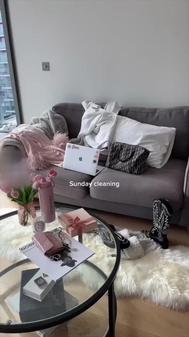 Sunday cleaning 🧹 #selfcare #routine #mentalhealth #adhd #organization #cleaning #cleaningtiktok #tidy 