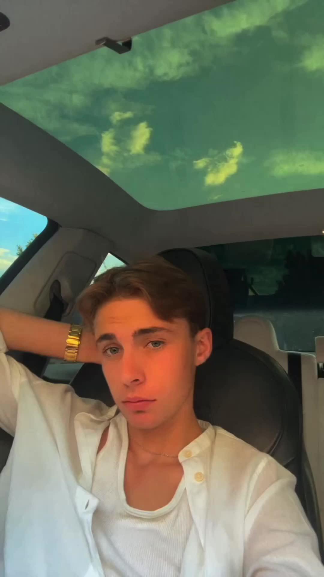 Free up iPhone storage in seconds with Cleanup!