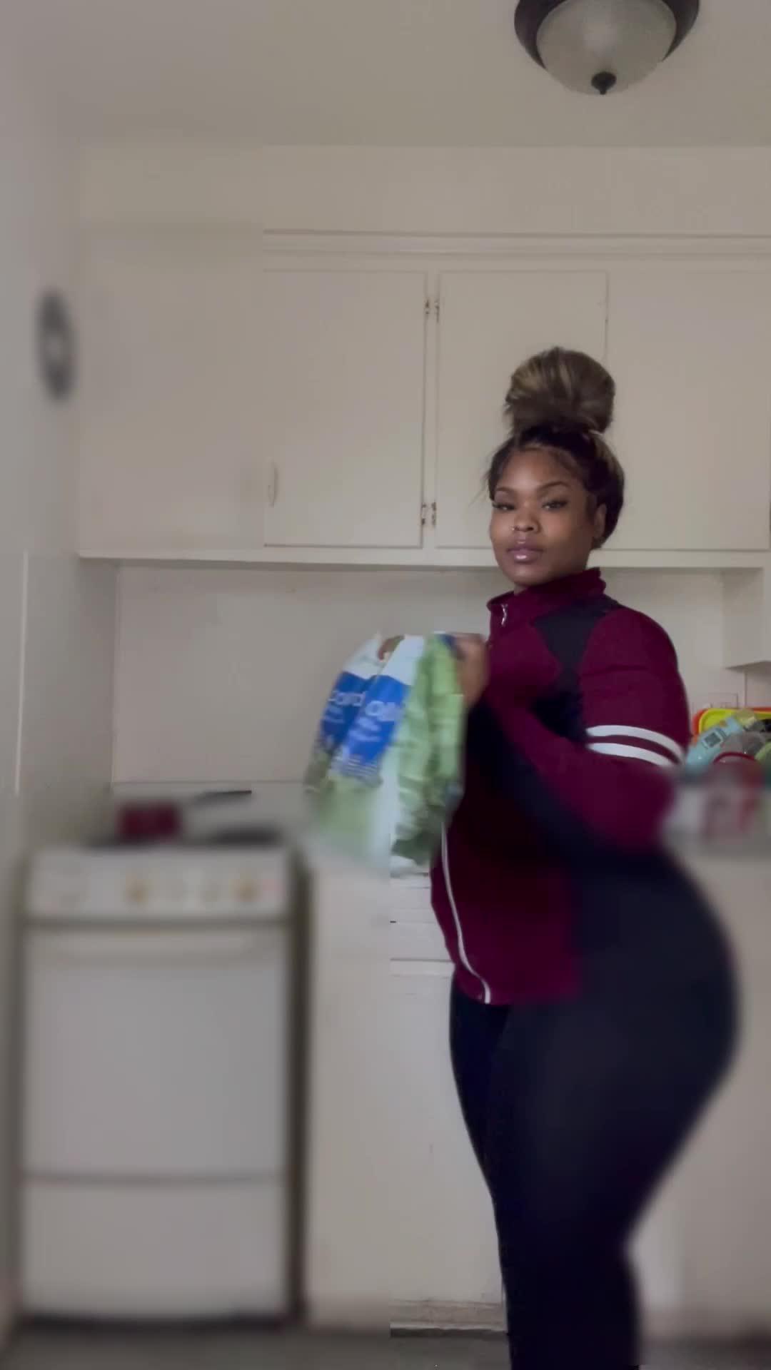 See result in 2 weeks. Use Eato to track what you eat, hit your weight goals and stay motivated.