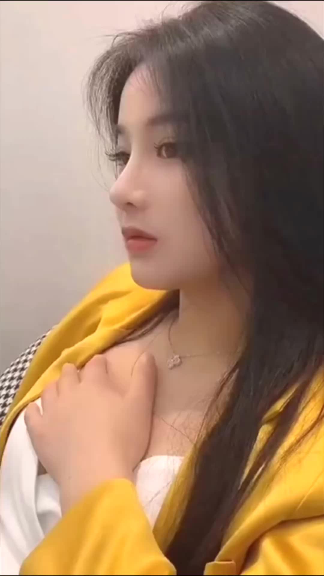 Cả đêm không ngủ được, nói chuyện chút không?